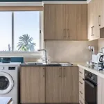 Tyris - 1 Bedroom & Balcony In Lejlighed *